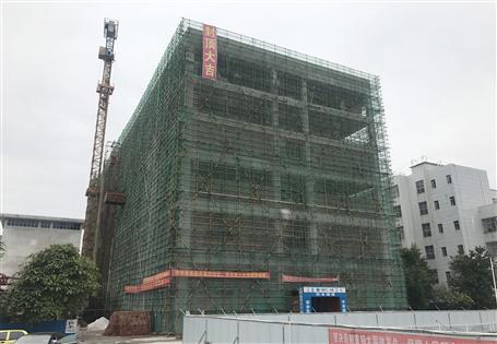 广西现代职业手艺学院机电实训楼封顶