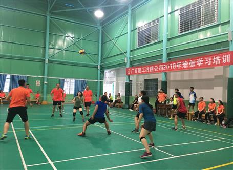 桂华气排球队：顽强拼搏，，，享受角逐