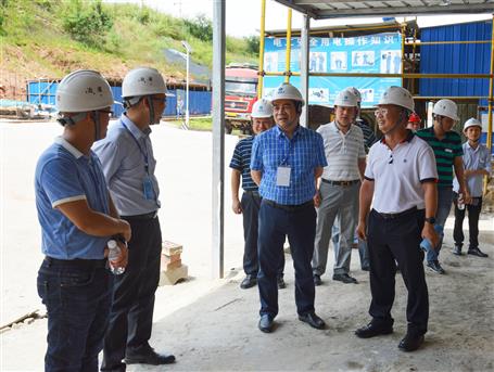陈家坚率检查组到公司蟠龙住宅小区项目举行清静生产大检查
