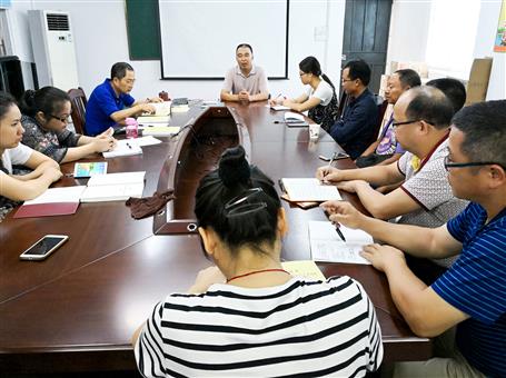二公司党支部组织党员认真学习 《习近平新时代中国特色社会主义头脑三十讲》