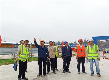 市清静文明标准化工地评审专家组到古宜镇第三初级中学项目检查