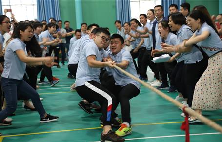 公司2019年职工春季运动会拔河角逐火热开幕