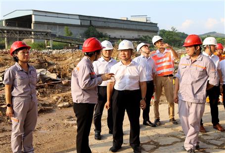 覃振华：加速项目建设 造高品质工程
