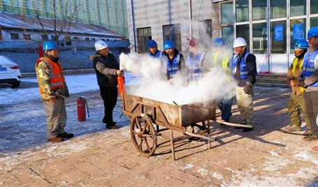 【奋战80天·冲刺四序度】冷气催人劲头足 热情高涨抢进度