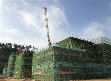 桂金分公司承建的巴马县强制隔离戒毒所民警营业房主体工程顺遂封顶
