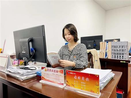 【“两优一先”切记使命作楷模】梁竞文：专心做事  讲好故事