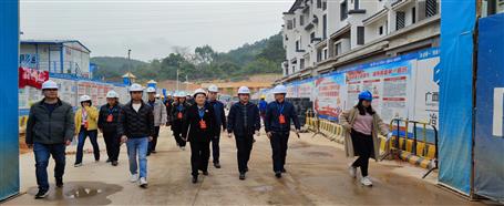 朱燕文到鹿寨县城南新区城中村刷新项目调研指导