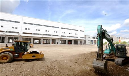 【战高温 冲产值】柳州铁路港焦点区：不惧酷暑 抢赶进度